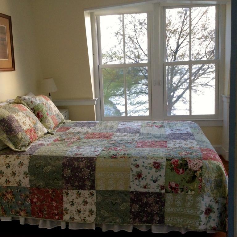 Wades Point Inn On The Bay McDaniel Exteriör bild